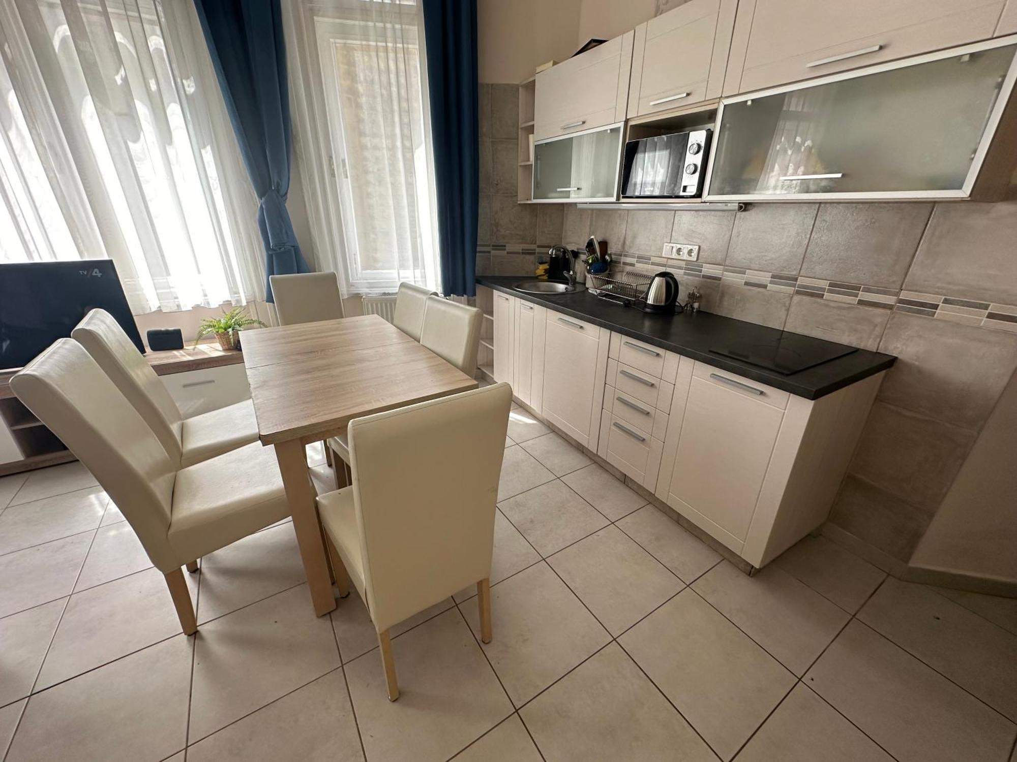 Bright Apartment In The Most Beautiful Street Of Budapest Vaci Street, Fashion Street Exterior photo
